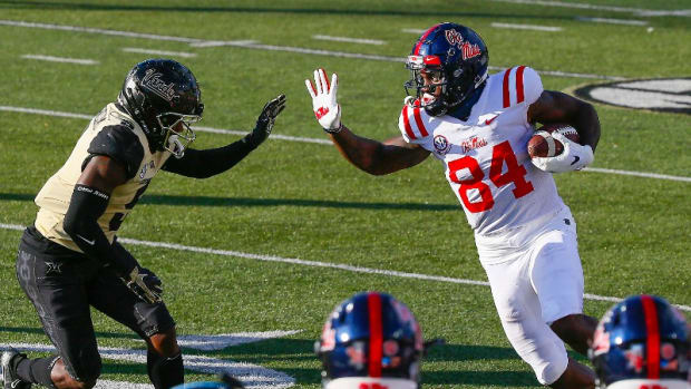 Ole Miss TE Kenny Yeboah stiff arm